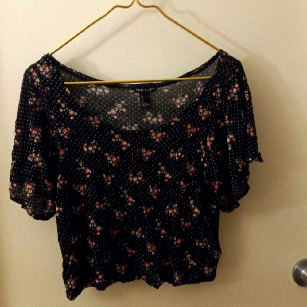 Cropped floral shirt. Forever 21. Size Large.
